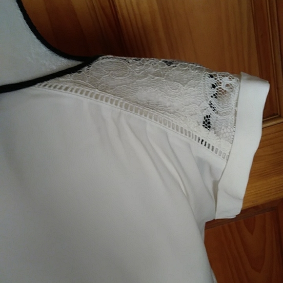 Express Embroidered Lace Imitation Leather V Neck Top S Ivory - Picture 7 of 15